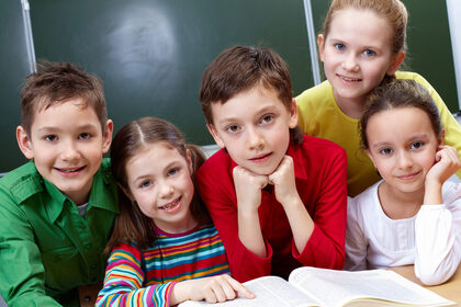 students-reading-lesson